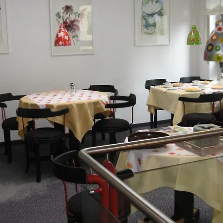 Am Schlossberg 뵈브링엔